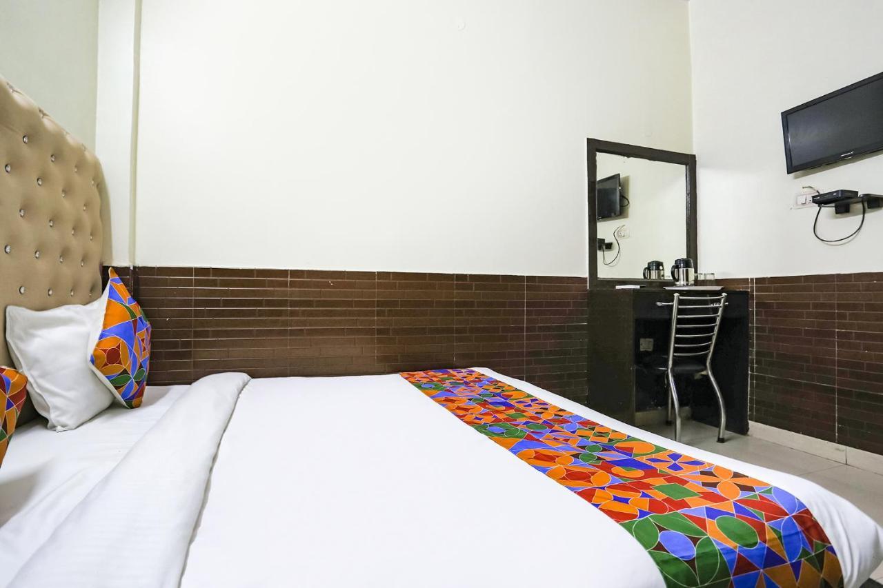 Fabhotel The Lazeez New Delhi Exterior photo