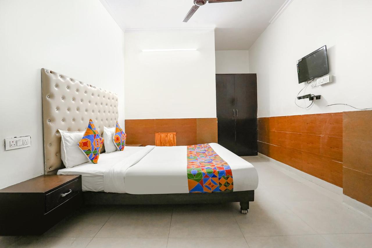 Fabhotel The Lazeez New Delhi Exterior photo
