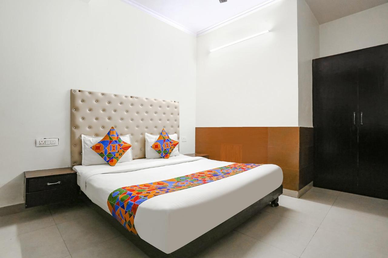 Fabhotel The Lazeez New Delhi Exterior photo